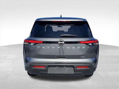 2025 Nissan Pathfinder S