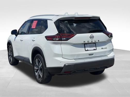 Everest White Pearl 2025 Nissan Rogue SL