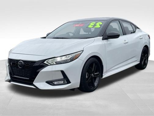 Aspen White Tricoat/Super Black 2023 Nissan Sentra SR