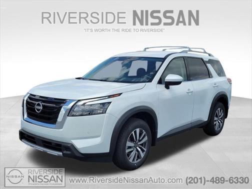 2025 Nissan Pathfinder SL 4WD