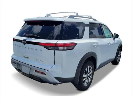 2025 Nissan Pathfinder SL 4WD