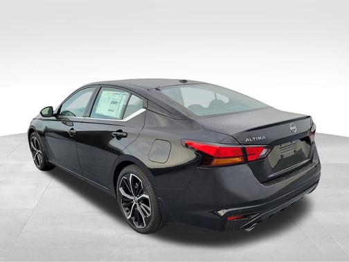 2025 Nissan Altima SR FWD