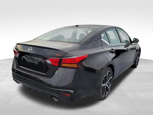 2025 Nissan Altima SR FWD