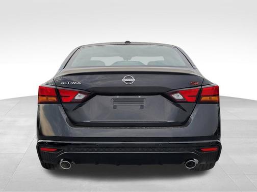 2025 Nissan Altima SR FWD