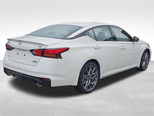 2024 Nissan Altima SR VC-Turbo FWD