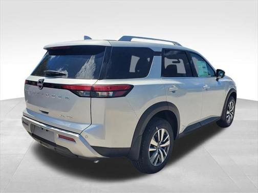 2025 Nissan Pathfinder SL 4WD