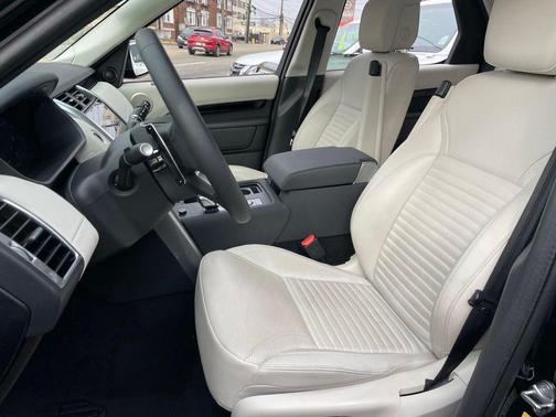 2025 Land Rover Discovery P300 S