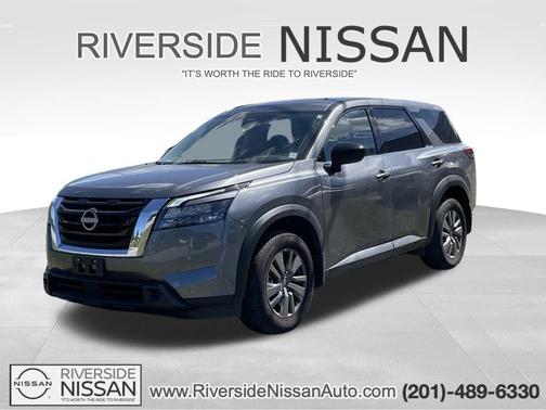 Gun Metallic 2024 Nissan Pathfinder S 4WD