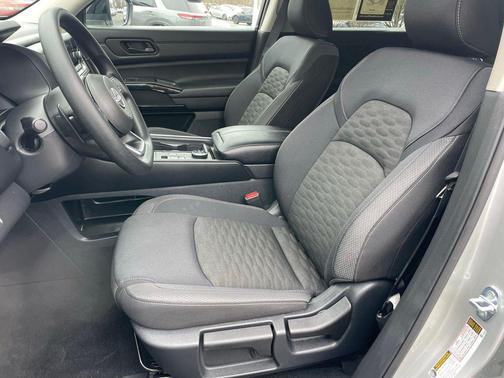 Gun Metallic 2024 Nissan Pathfinder S 4WD