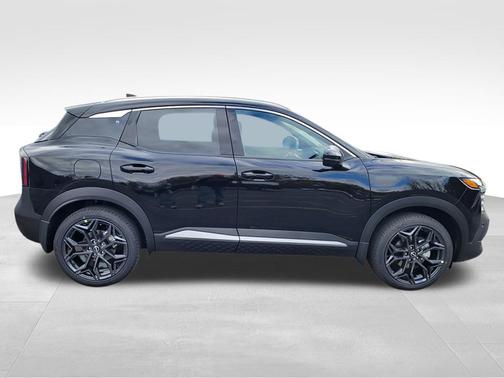 Super Black 2027 Nissan Kicks SR