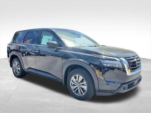 2025 Nissan Pathfinder S