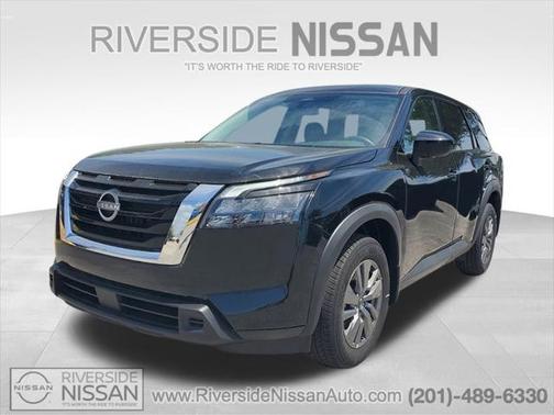 2025 Nissan Pathfinder S