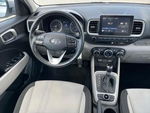 2022 Hyundai VENUE SEL