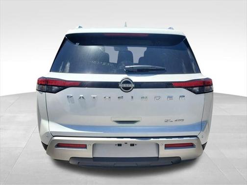 2025 Nissan Pathfinder SL 4WD