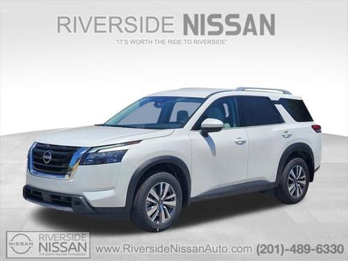 2025 Nissan Pathfinder SL 4WD