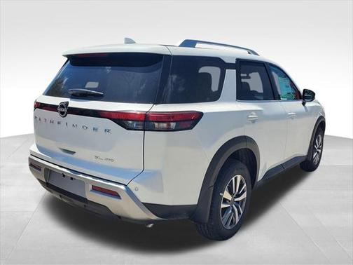 2025 Nissan Pathfinder SL 4WD
