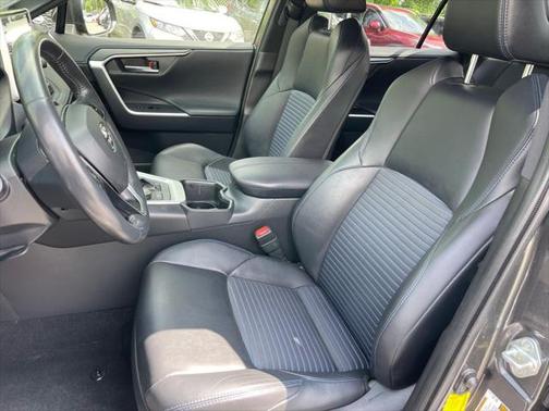2022 Toyota RAV4 Hybrid SE