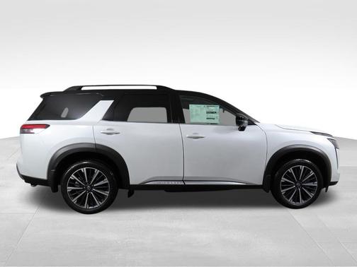 White Pearl 2026 Nissan Pathfinder Platinum
