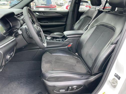 Bright White Clearcoat 2023 Jeep Grand Cherokee Altitude