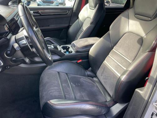 2022 Porsche Cayenne GTS