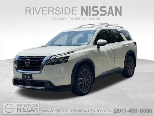2022 Nissan Pathfinder SL 4WD