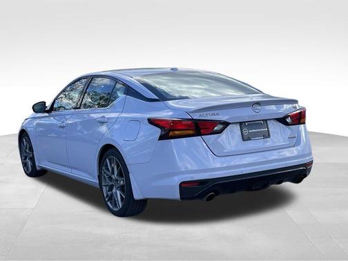 2024 Nissan Altima SR VC-Turbo FWD