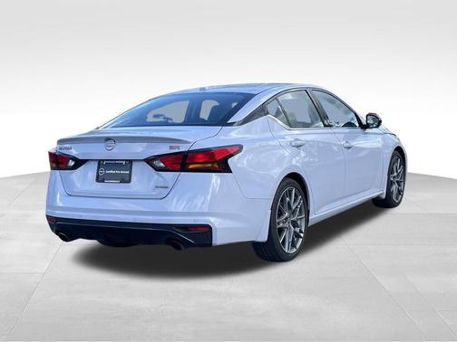 2024 Nissan Altima SR VC-Turbo FWD