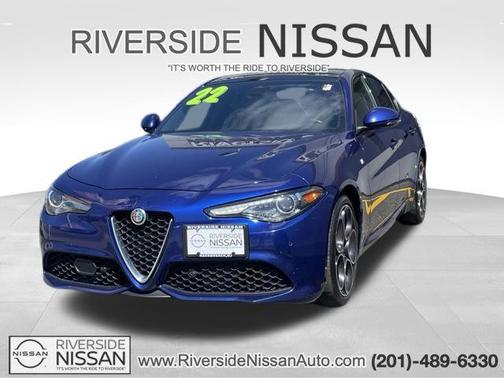 Anodized Blue Metallic 2022 Alfa Romeo Giulia Ti