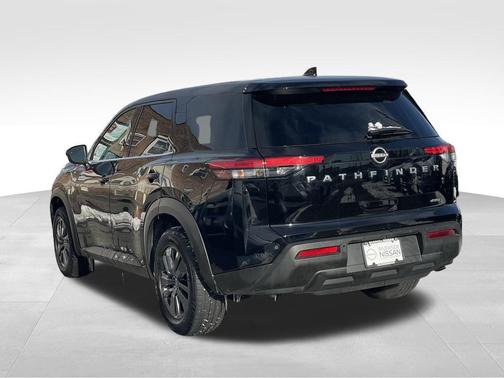 2022 Nissan Pathfinder S 4WD