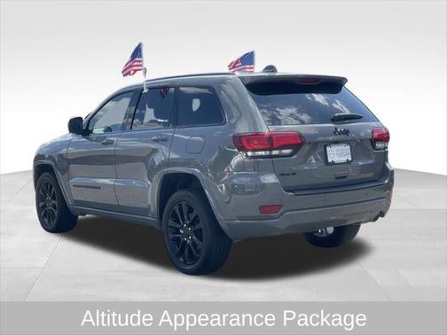 2022 Jeep Grand Cherokee Laredo