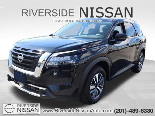 2025 Nissan Pathfinder SL 4WD