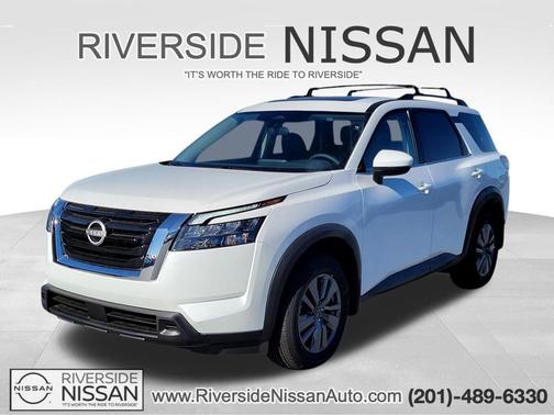 2025 Nissan Pathfinder SV 4WD