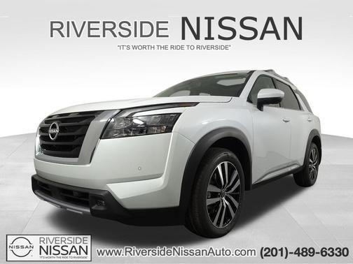 2025 Nissan Pathfinder Platinum 4WD