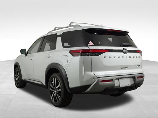 2025 Nissan Pathfinder Platinum 4WD