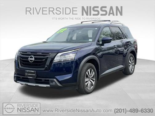 2022 Nissan Pathfinder SL 4WD
