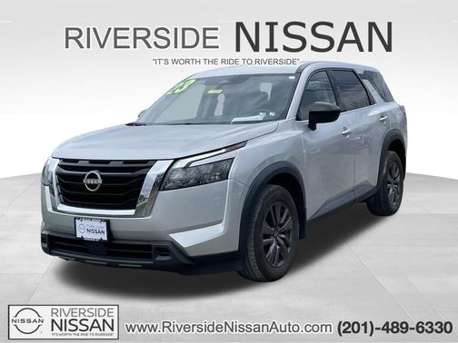 Brilliant Silver Metallic 2023 Nissan Pathfinder S 4WD