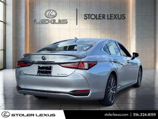 2022 Lexus ES 300h Base
