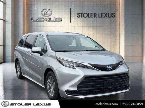 2021 Toyota Sienna LE