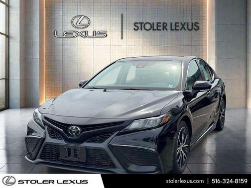 Midnight Black Metallic 2022 Toyota Camry SE