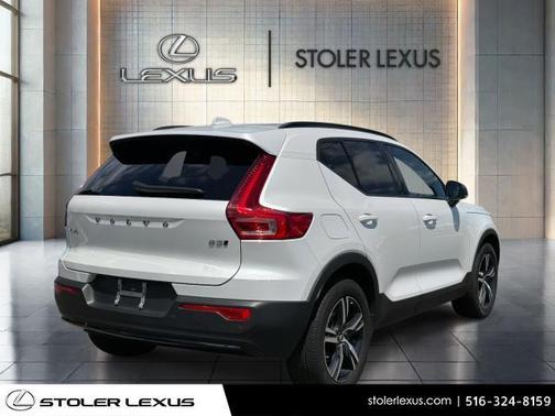 2023 Volvo XC40 B5 Plus Dark Theme