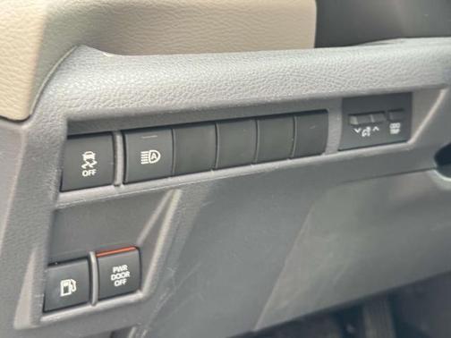 2021 Toyota Sienna XLE 8 Passenger