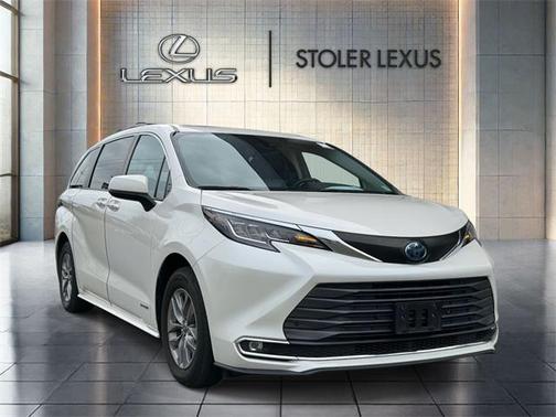 2021 Toyota Sienna XLE 8 Passenger