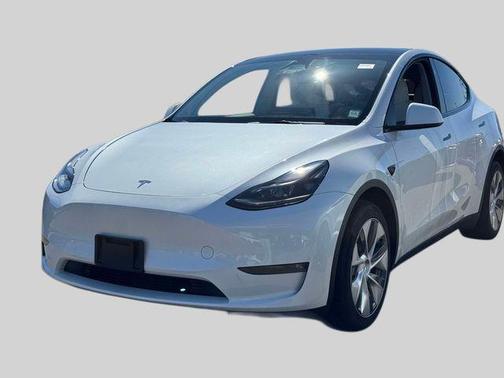 Pearl White Multi-Coat 2023 Tesla Model Y Long Range Dual Motor All-Wheel Drive