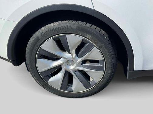 Pearl White Multi-Coat 2023 Tesla Model Y Long Range Dual Motor All-Wheel Drive