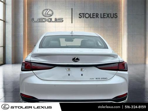 2023 Lexus ES 250 Base
