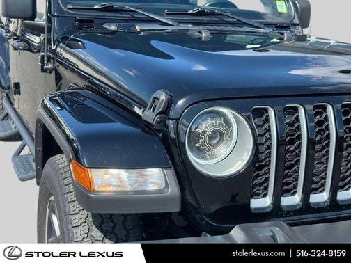 Black Clearcoat 2021 Jeep Gladiator Overland