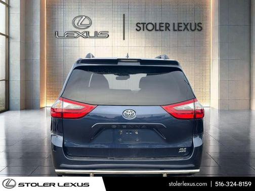 2020 Toyota Sienna XLE