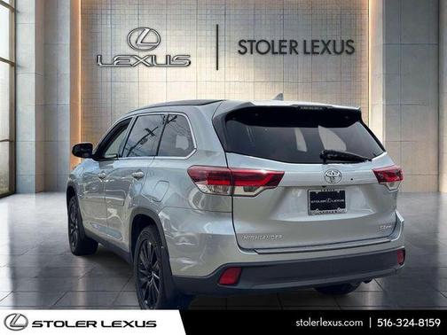 Celestial Silver Metallic 2019 Toyota Highlander SE
