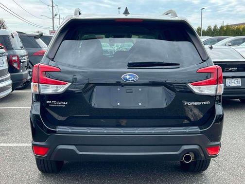 Crystal Black Silica 2021 Subaru Forester Limited