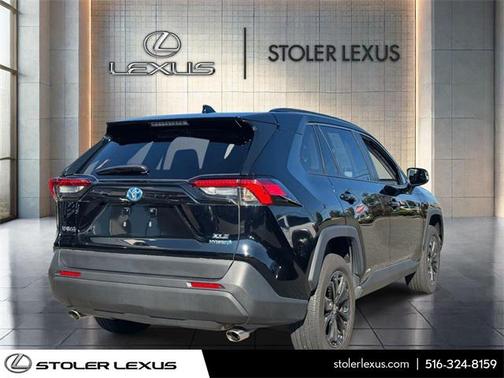 2022 Toyota RAV4 Hybrid XLE Premium